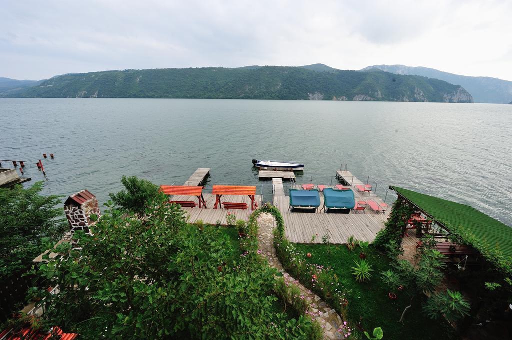 Casa Ana Serena Ieşelniţa 外观 照片