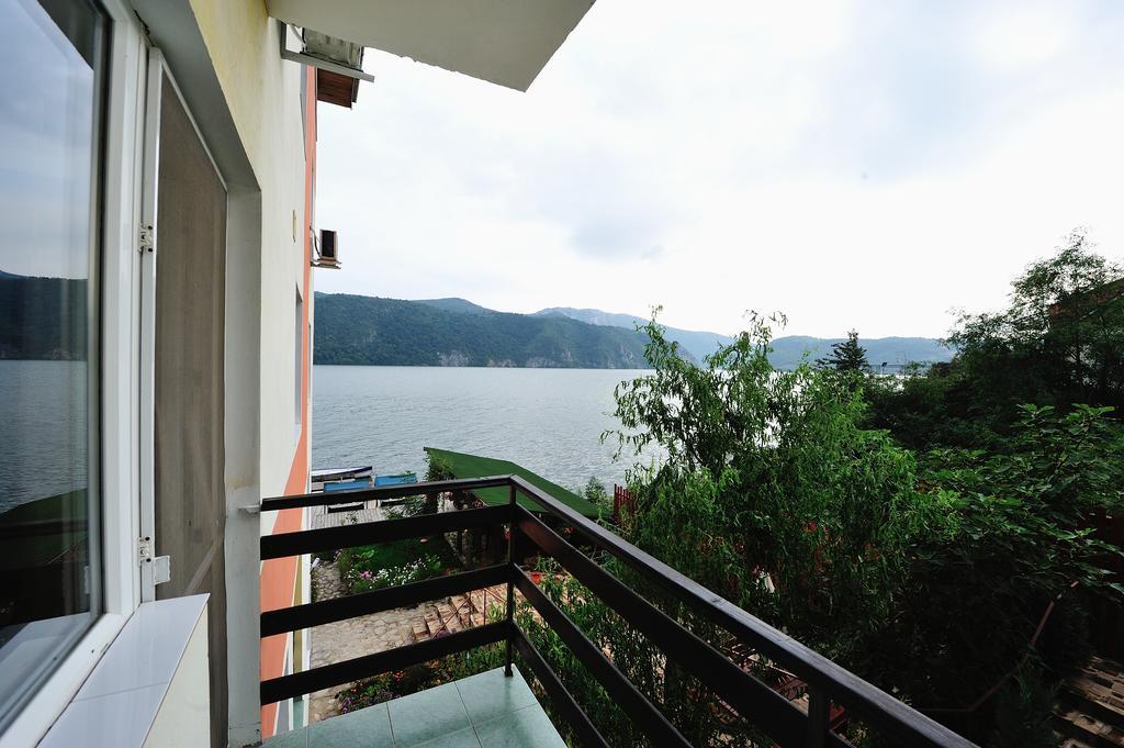 Casa Ana Serena Ieşelniţa 外观 照片