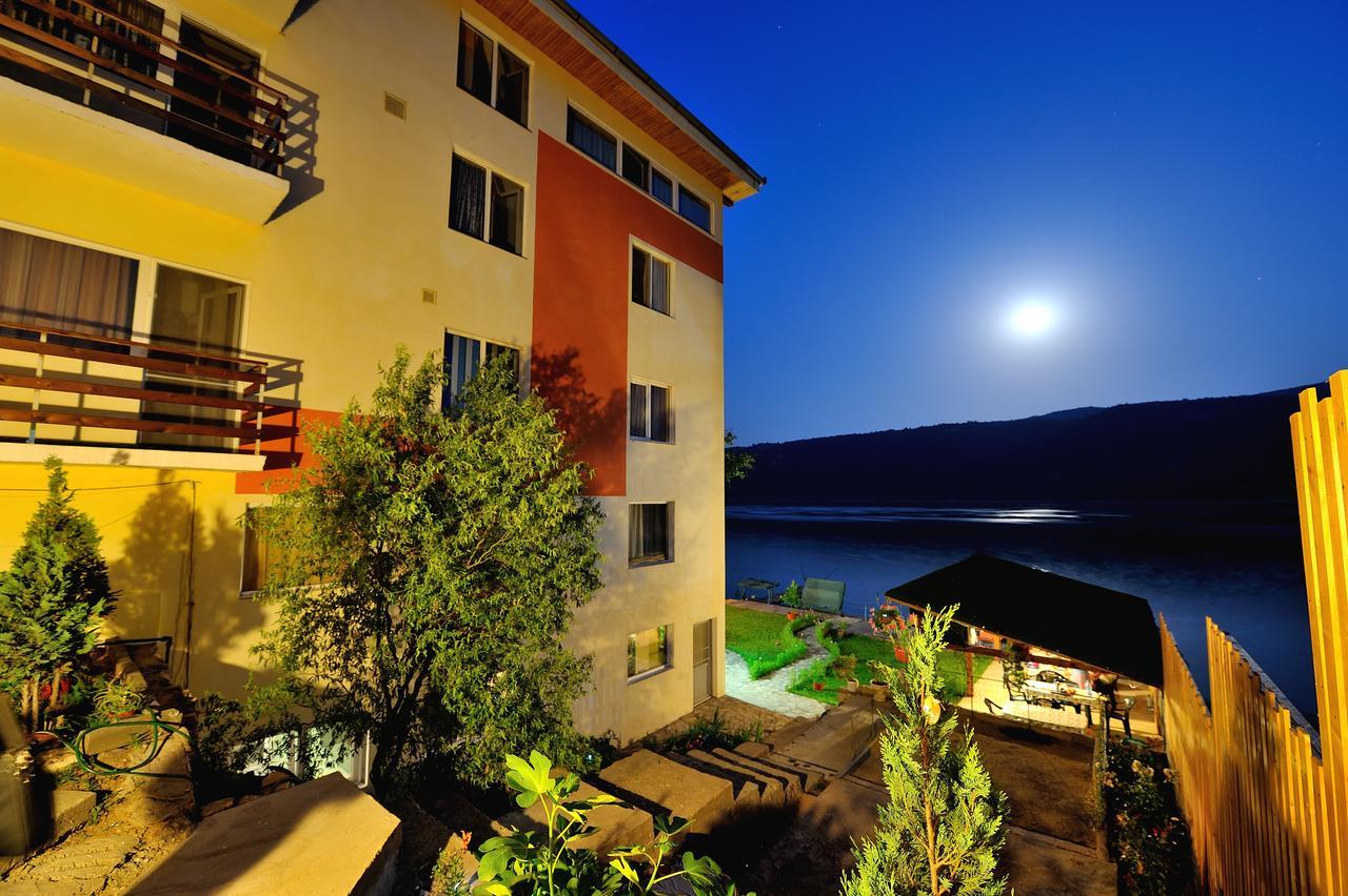 Casa Ana Serena Ieşelniţa 外观 照片