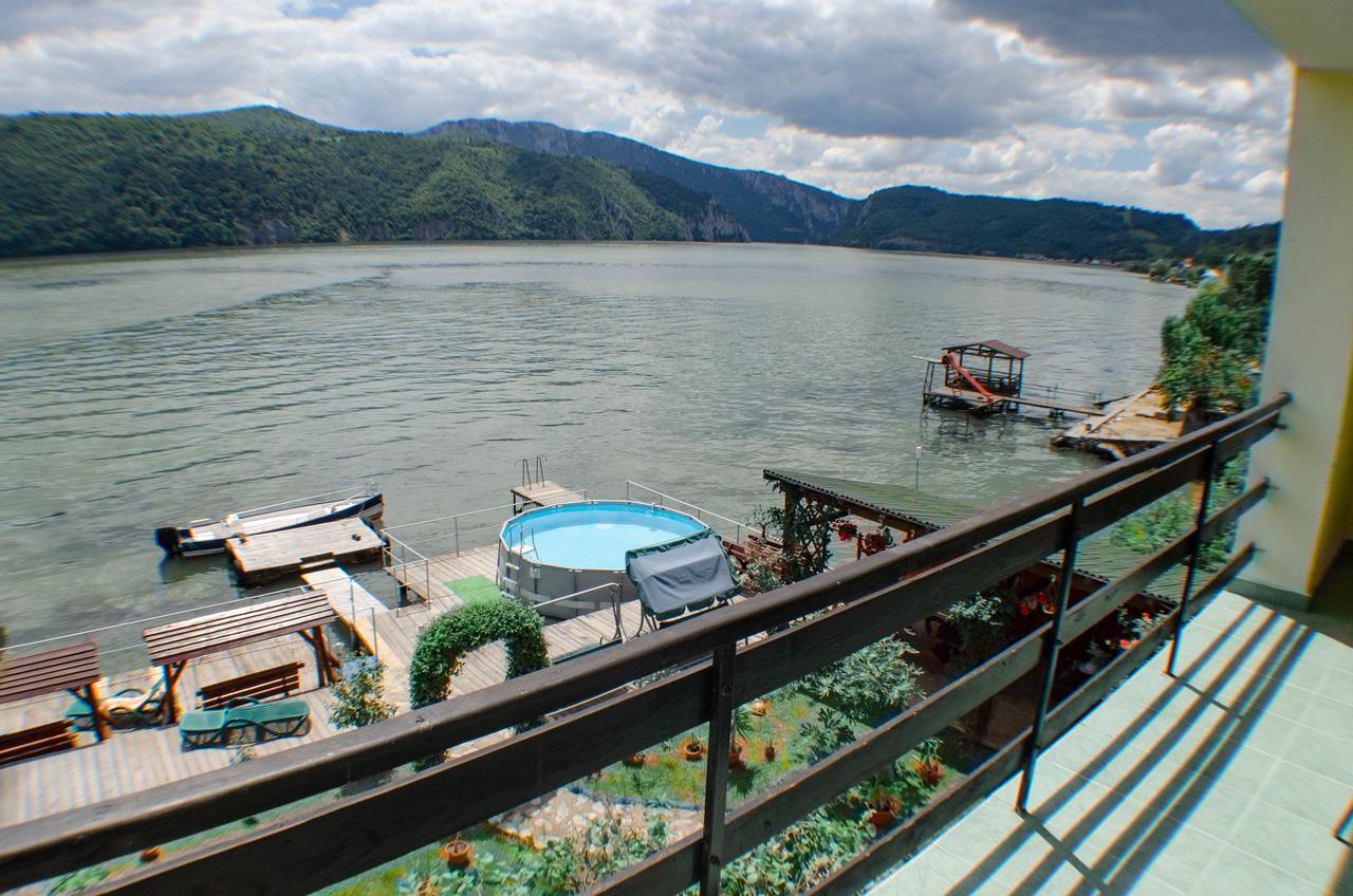 Casa Ana Serena Ieşelniţa 外观 照片